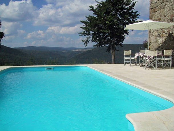 Photos:Ferme authentique restaurée, belle piscine privée chauffée, superbe nature réf 2636