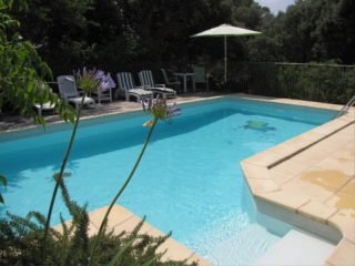 Photos:Petit gîte 2 pers au calme dans une belle propriété avec piscine